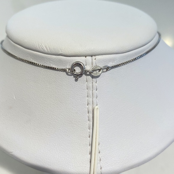 Music Note Necklace - Picture 4 of 4